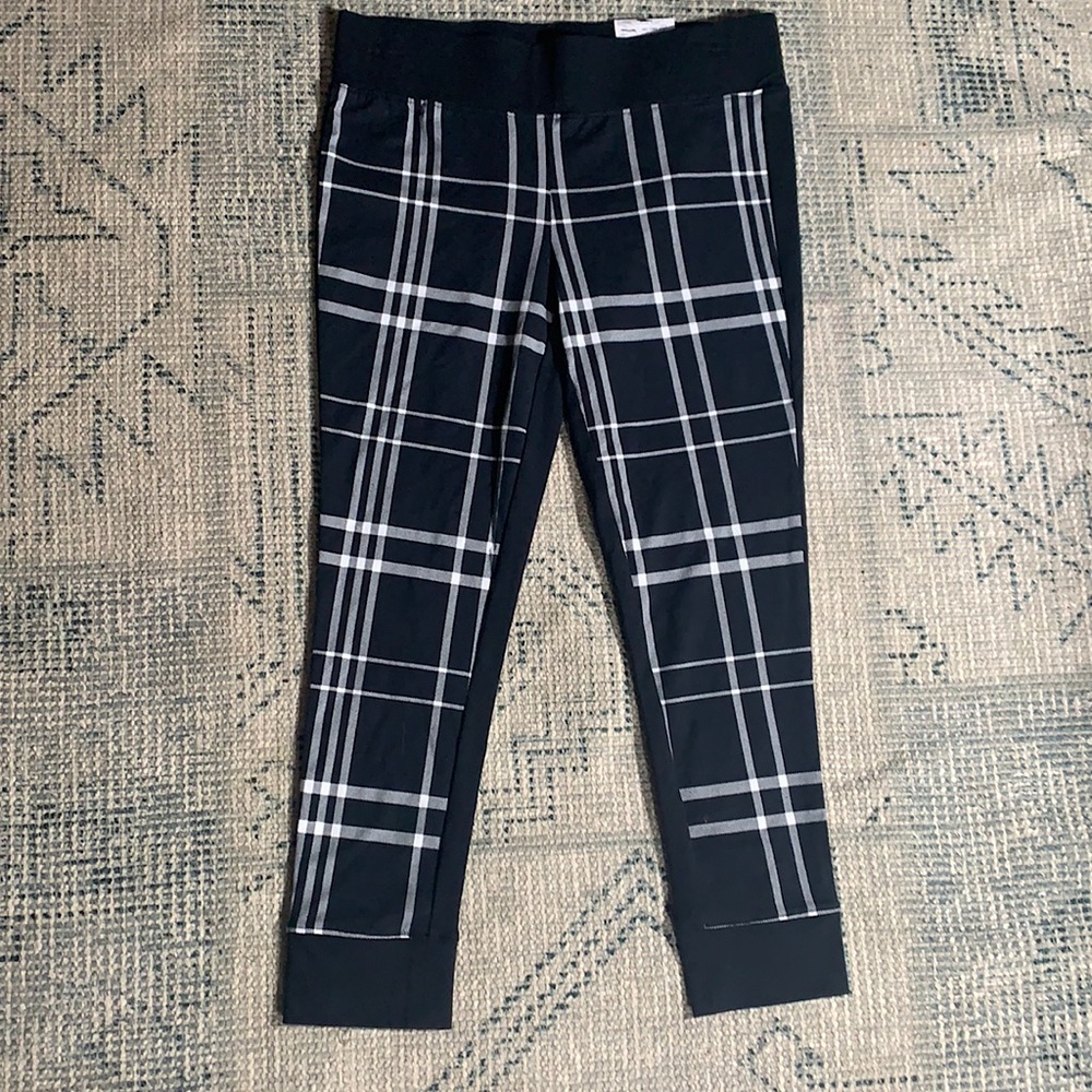 PLAID FRONT CAPRI LEGGINGS
